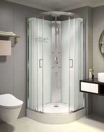 투명한 부드럽게 한 유리제 조정 패널과 가진 자유로운 서 있는 상한의 샤워 칸막이실